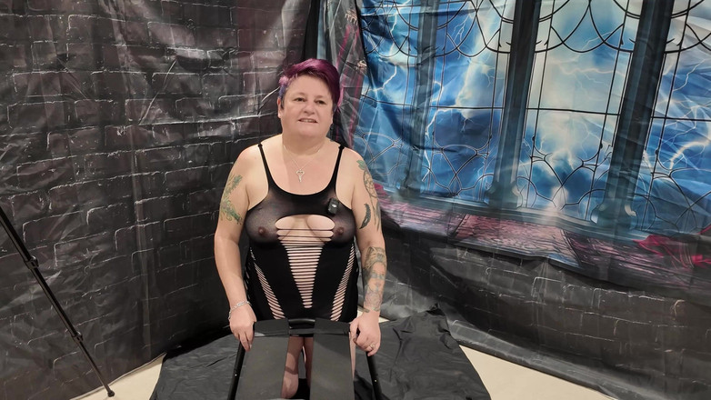 The Izars: Mistress Izar Tests a Queening Still with a Surprise for...