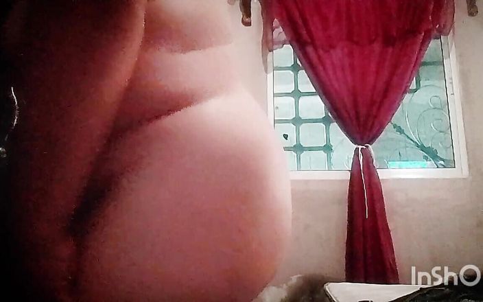 Gloryhot69: 熟女熟女は、入浴後に彼女の恋人にホットなビデオを送信します