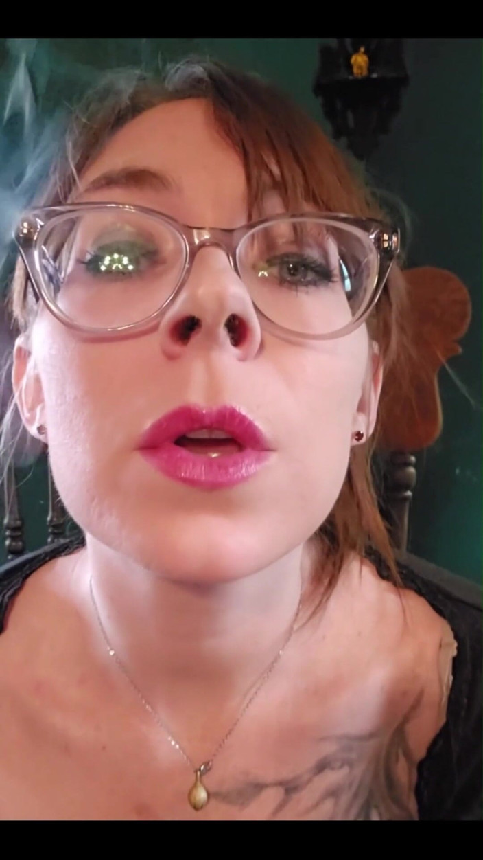 MistressThrope: Me encanta chupar humo en tu cara
