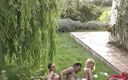 Java Consulting: Outdoors threesome action with two stunning babes