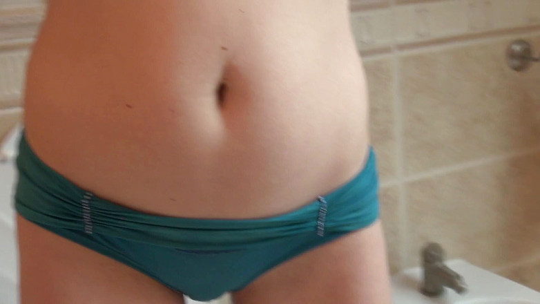 All Those Girlfriends: Elli montana neckt und verführt ihre fotze im badezimmer