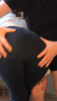 Sexy MILF in Tight Jeans Bubble Butt Spanking and Cum in Jeans Worship