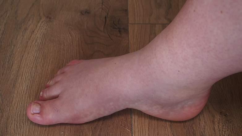 Anastasia Gree: Brede voetenaanbidding: maat 40 naaktheid - loser aandacht!