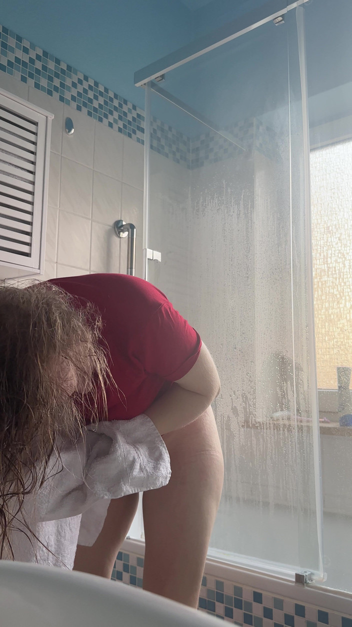 SweetLucy96: Longues lèvres et mamelons durs