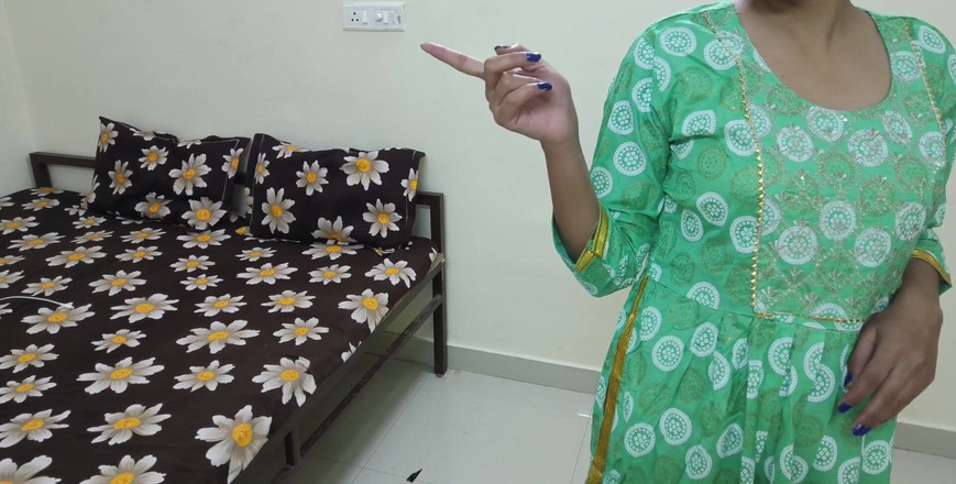 Saarabhabhi6: Hindi sexgeschichte rollenspiel - Desi schwägerin badet schwager beim sex