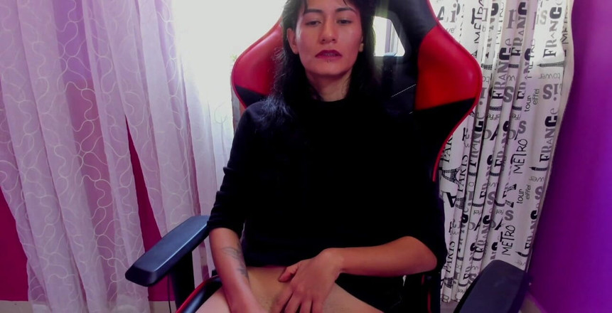 fiesta_porno: Tocco un po' la mia figa mentre guardo i video...