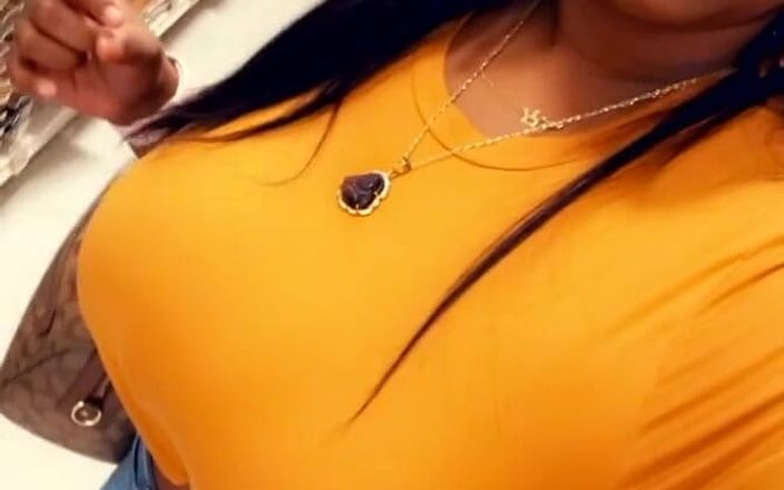 Diamond: 她像太阳一样闪闪发光。
