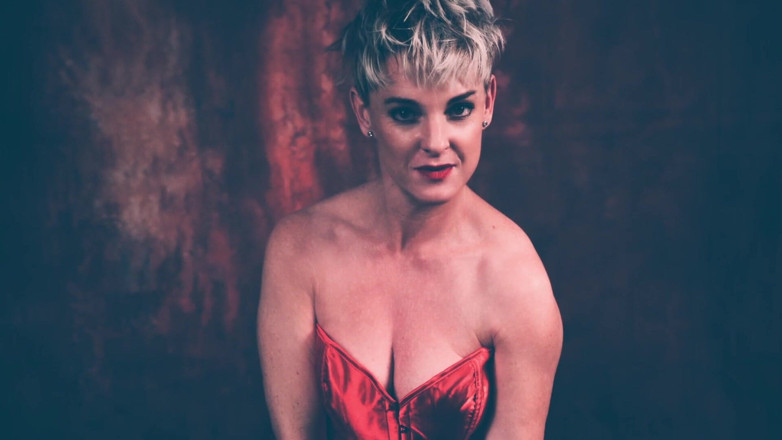 Kylie Britain Adventures: Orgazm kırmızısı