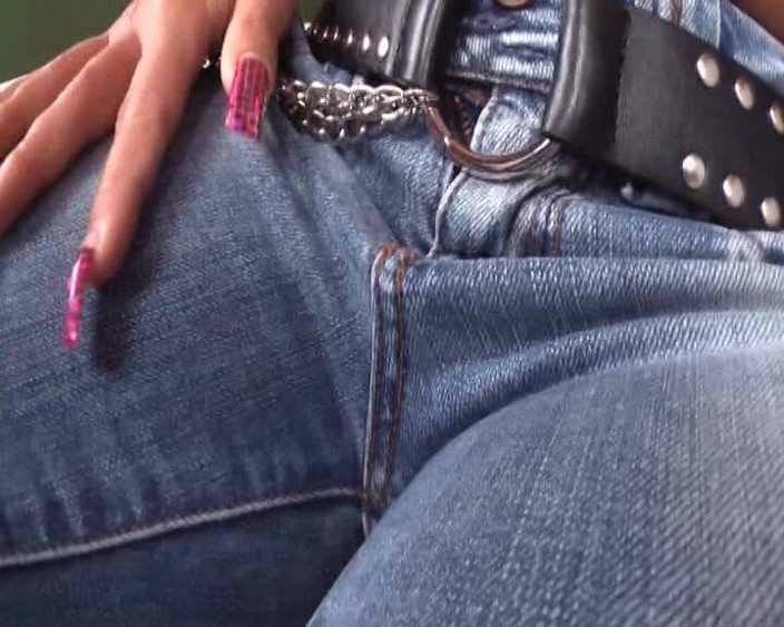 Horny girls want to fuck: Extreme Schlampe Reitet Massiven Dildo Hart, Bis Sie Squirtet