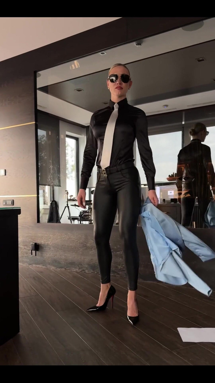 Angel The Dreamgirl: Ladyboss Loses Control