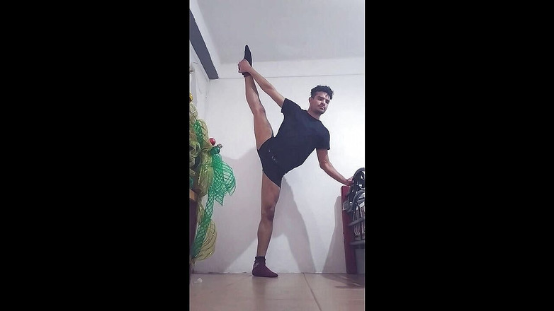 trebol_Jess: Сексуальные упражнения в подсушнике и соломой в конце