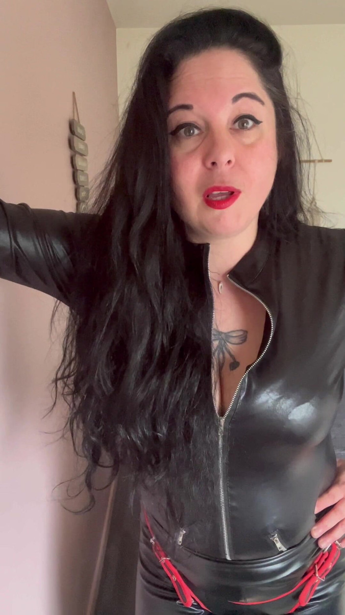 Maitresse Clara: 8 часов по моим приказам...