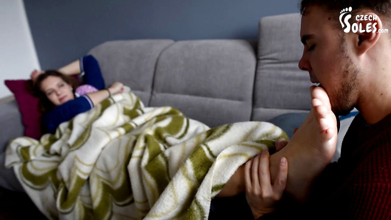 Czech Soles - foot fetish content: Perfekte, müde sohlen verehren