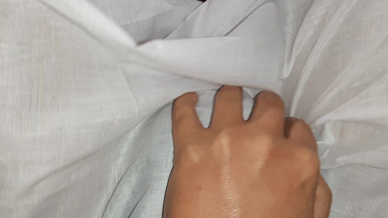 Lesbian-candys: Наш застенчивый сосед по комнате разбудил нас куннилингусом, сюрприз в тройничке