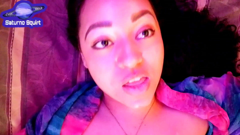 Saturno Squirt: Saturno潮吹き彼女は義父の前で彼女の剃毛とピンクの猫を自慰行為します
