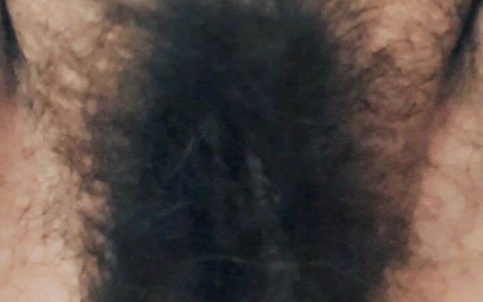 Mommy big hairy pussy: Pizdă păroasă de aproape