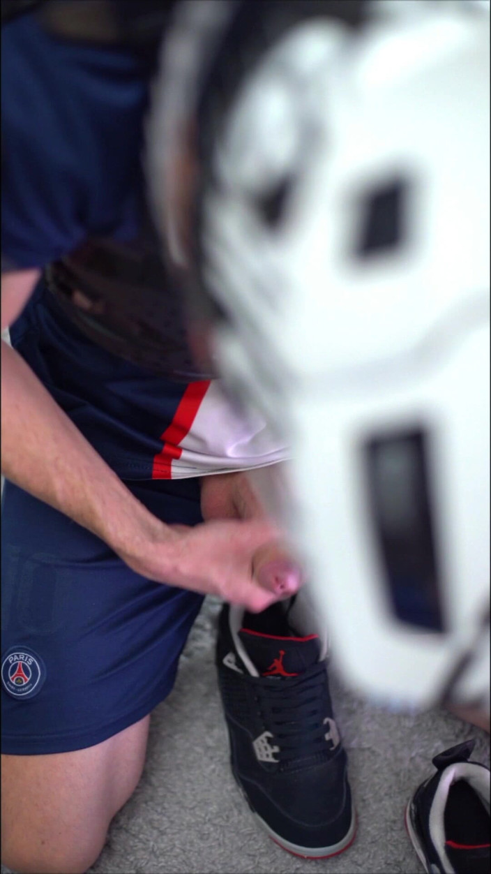 Sneakersmax98: Hraní s Jordan Retro Iv Tenisky a Cumming Inside