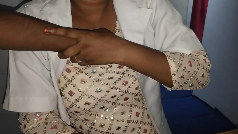 Nirman: Indyjski piękny lekarz zostaje zerżnięty przez pacjenta