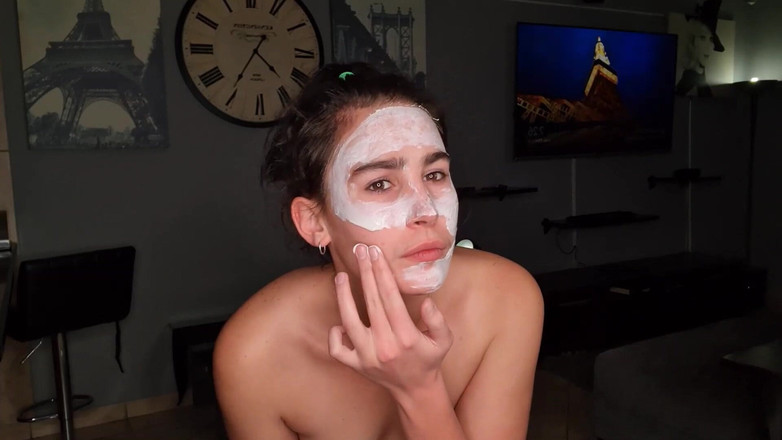 domslutfucker: Дівчина смокче мій член, отримуючи камшот на обличчя після того, як зробила собі маску на обличчя, писаюча, камшот на обличчя