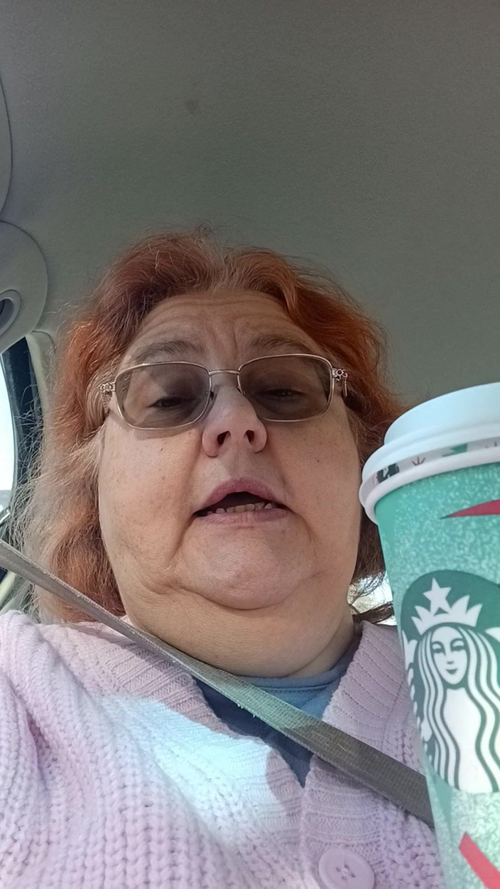 BBW nurse Vicki adventures with friends: Sweter merah muda dan star bucks enak