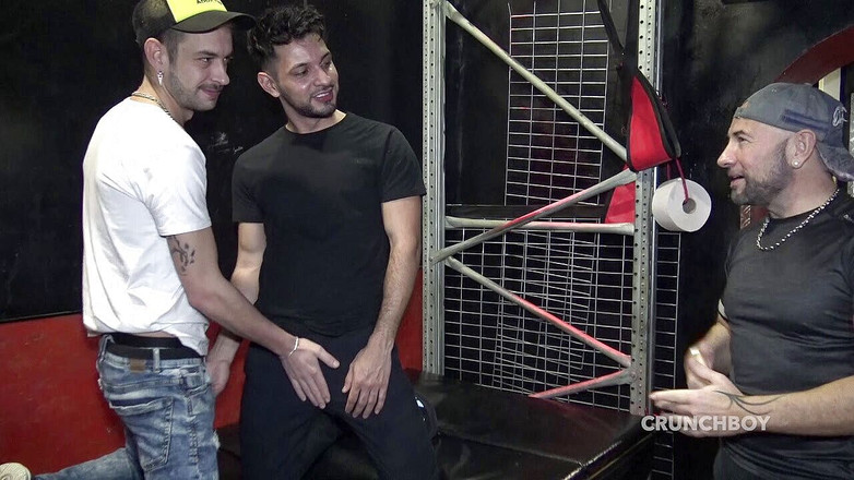 Bare domination in backroom with fetish boys: Oskar Ivan rauw geneukt door Bonybabyron