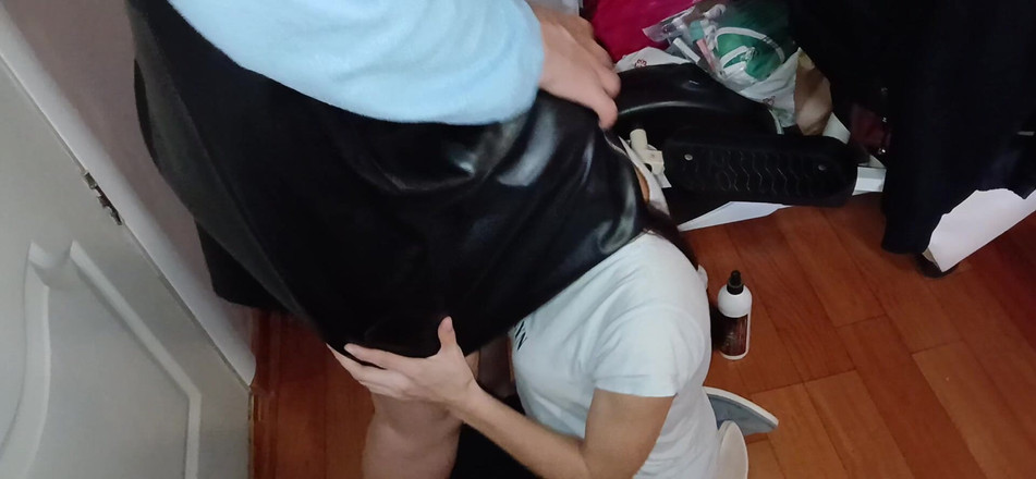 Lesbian-illusion: Intercambiamos lugares con mi vecina y mi novia se lame...