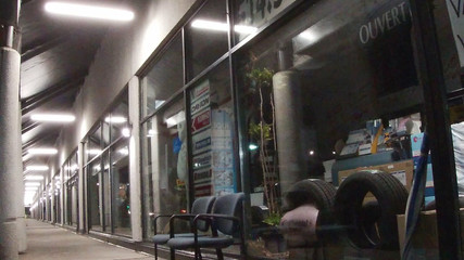 JonasBen: Madura tonta mariquita tv asustada a ser atrapada al aire...