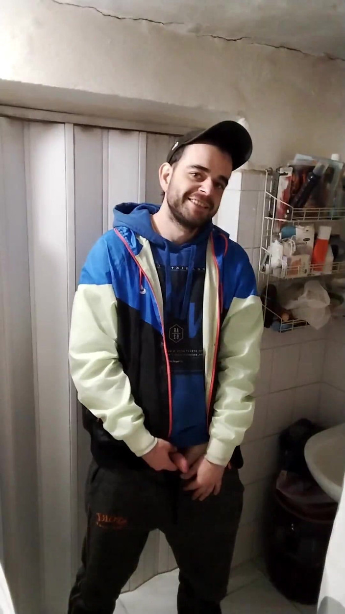 jerkofflover: Ik Trek Me Af Op Mijn Ex-vriend in De Badkamer...