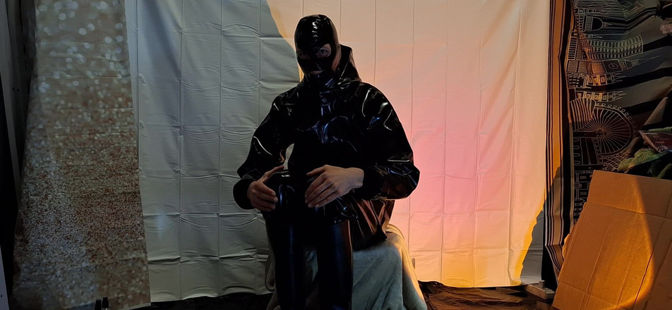 Dreamofevolution: Farmerrain Rainwear și mască de latex