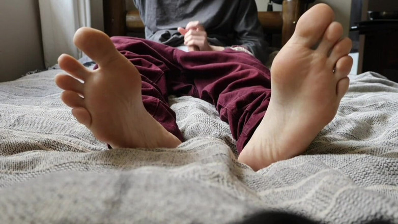 Colin Secore: Nohy ukazují mrdku