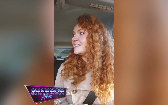Shannon Huxley: Squirt und Dildofick in der öffentlichen toilette - Shannon Heels