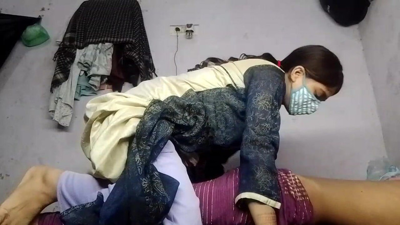 Kaambali: La teen scopa una grande sborrata