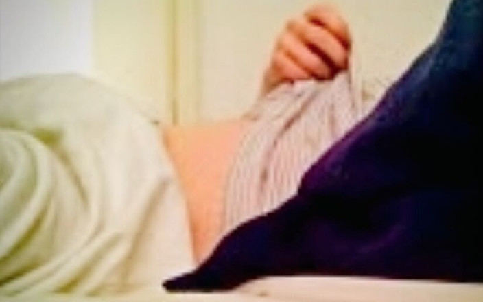 AmateurMates: Abang tiri rambut merah kepergok lagi ngocok kontol tebalnya! Tanpa...