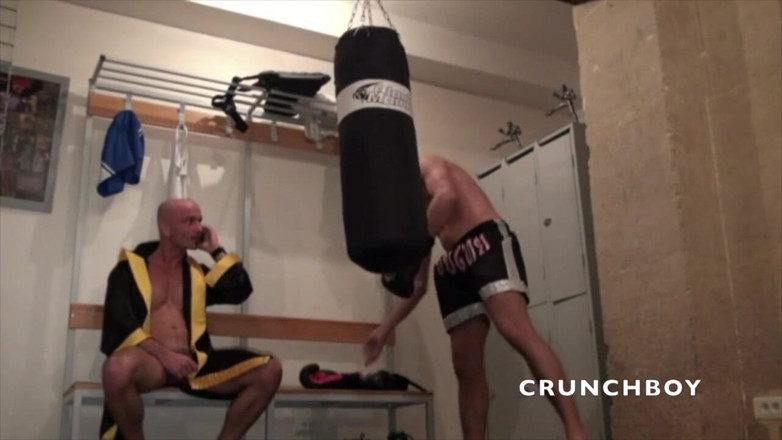 FRENCH AMATORS SEXTAPES: Gay fucked by boxer man in the locke rroom at...