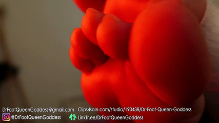 Dr. Foot Queen Goddess: Tapak kaki berbogel merah
