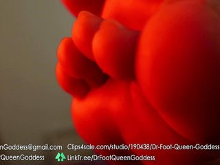 Dr. Foot Queen Goddess: Red lit bandaged soles