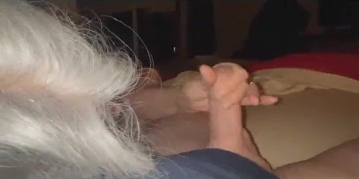 Aunt Ann: ยาย Ann ใช้มือและเท้าที่ดีที่สุดบนเว็บสอนชักว่าว