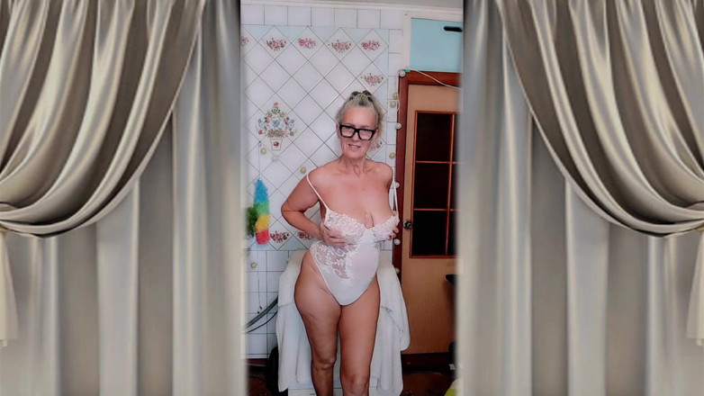 Lukerya: Lukerya Is Flirting in the Kitchen at Home