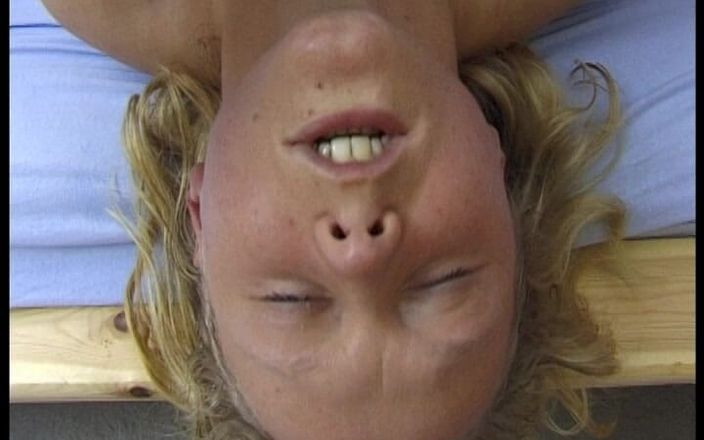 YOUR FIRST PORN: Anja Bekommt 2 Mal Aufs Gesicht - Anja получает 2 раза на ее лицо