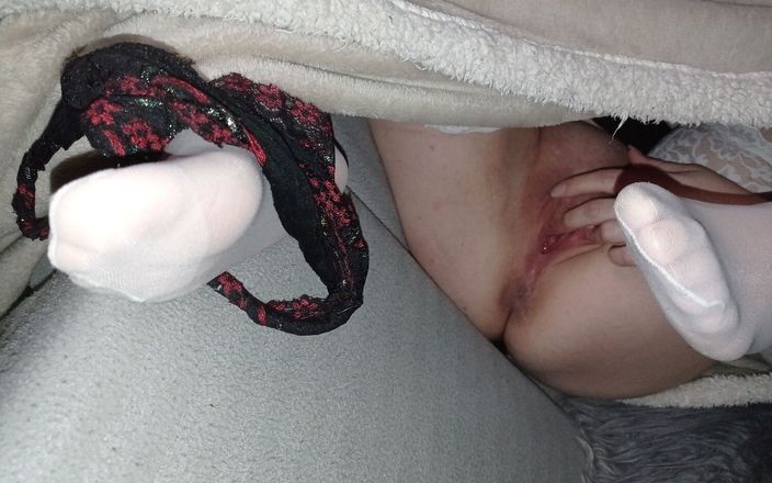 Sekretny666: Footjob dan fingering memeknya