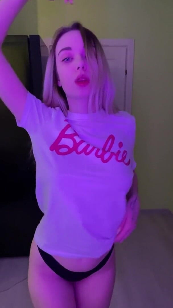 My bf cuckold: sexy girl show her naked body