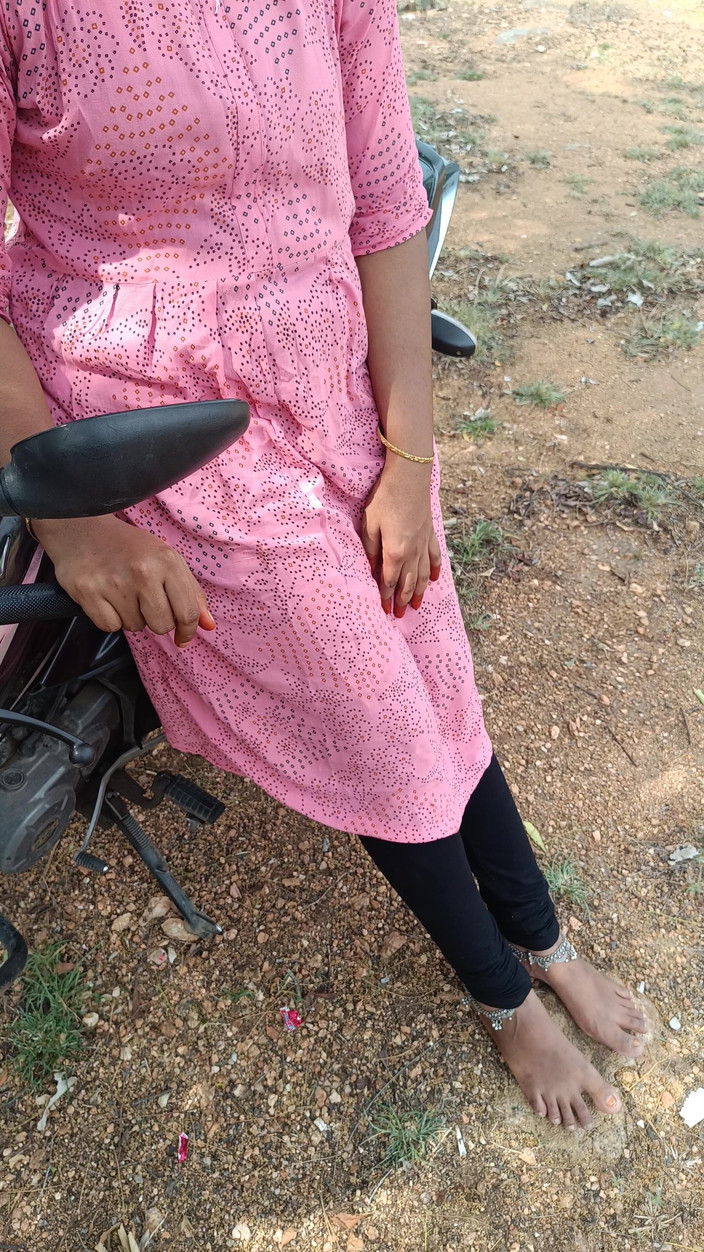 Pushpa studio: Офісний персонал насолоджується романтикою на відкритому повітрі і трахається з менеджером, частина 1