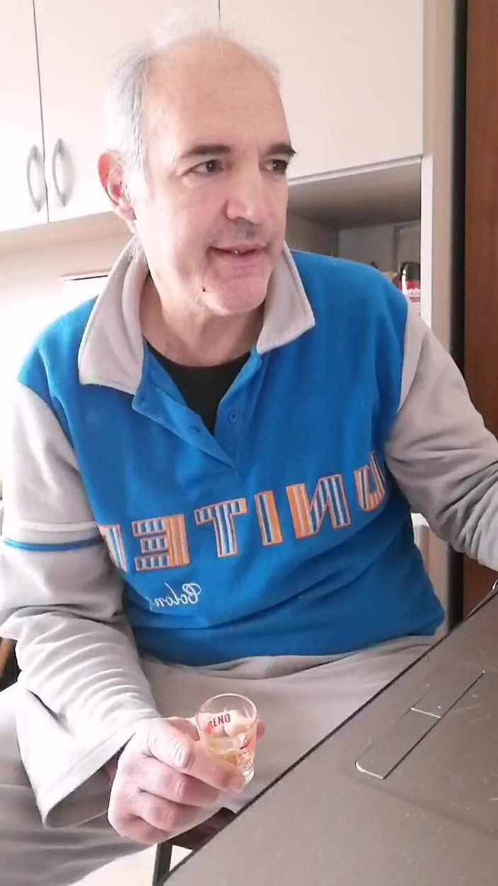 Setesesso7: Jag cum i mitt kaffe och svalde det allt varmt