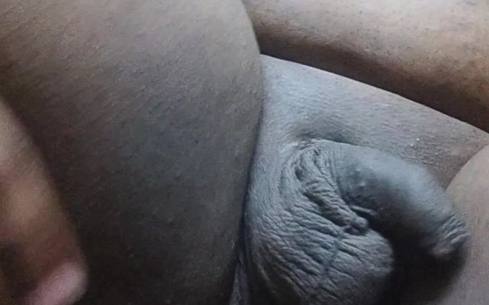 Curvy_Nandhana: Transe benutzt einen dildo, um ihren freund zu zeigen