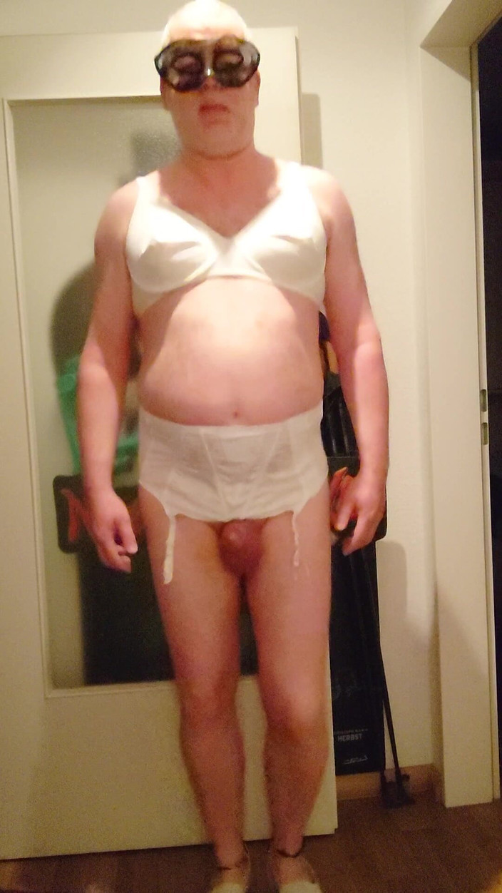 Carmen_Nylonjunge: Розваги в поясі підтяжки і бюстгальтері