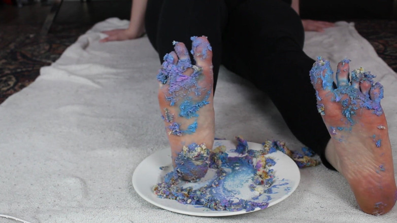 Emma Lilly: Smashing cupcakes with my toes