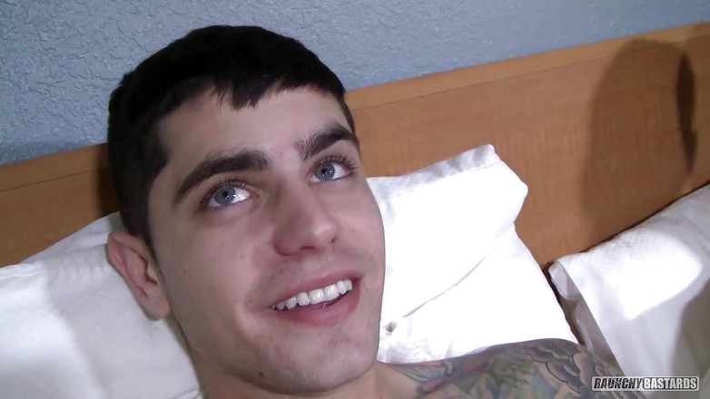 Raunchy Bastards: सीधे लोग डैडी के लिए सेक्सी चूसते और चोदते हैं
