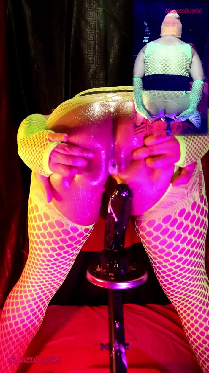 Maskedboy616: Ich wippe meinen geölten Arsch in gelber fluoreszierender Dessous 4