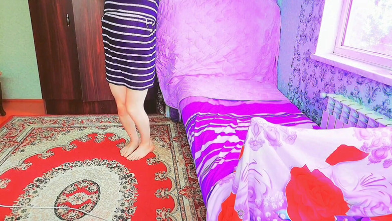 Kitty_Cross: Piękny femboy daje uwodzicielski wygląd ładnymi oczami