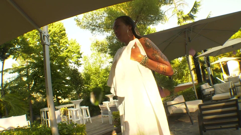 Transsexuell and gay club: Сексуальна латина дражнить з зав'язаними очима, гра з членом